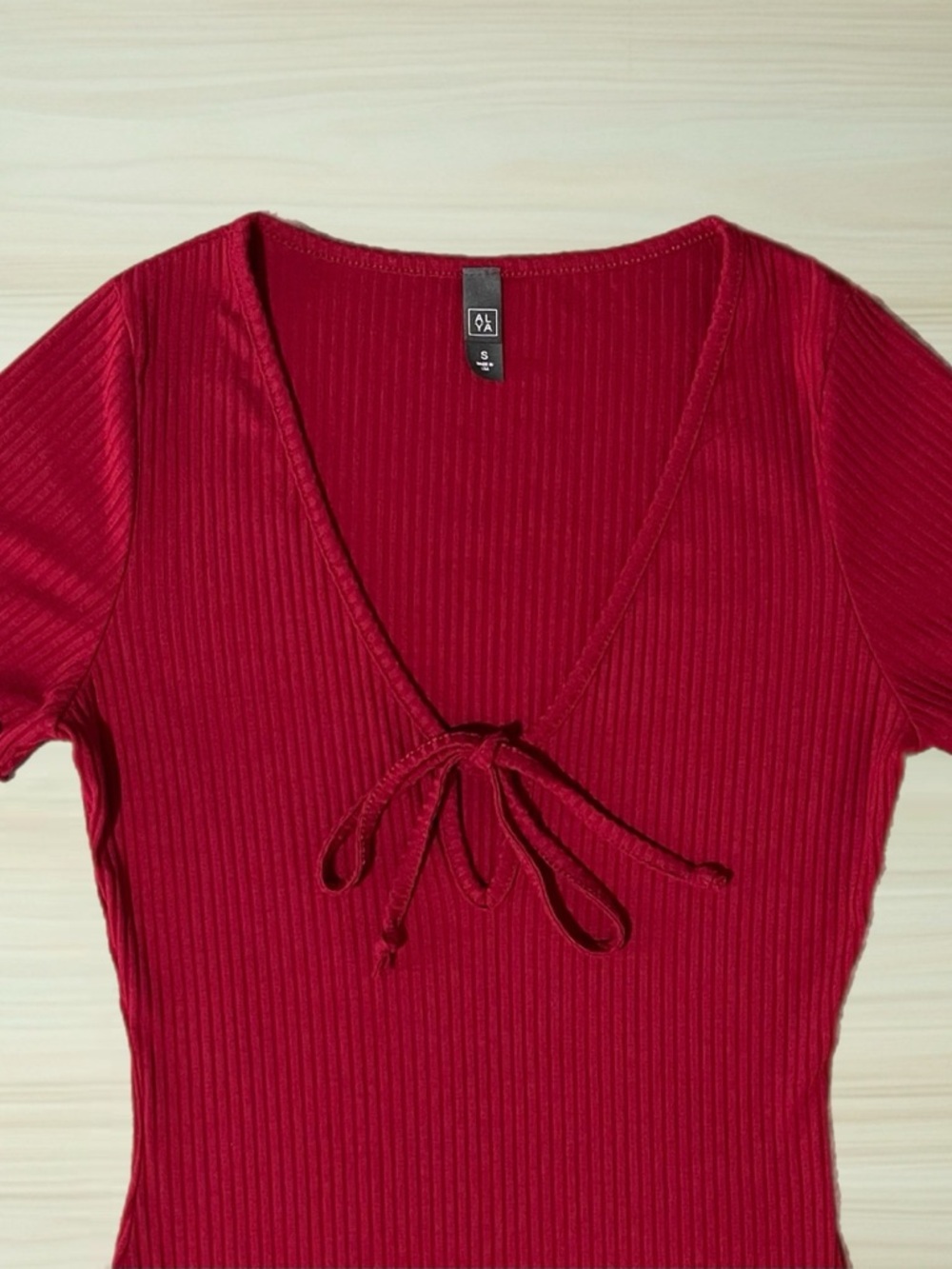 🔥 ALYA Red Bodycon Dress~Women’s Sz Sm~V-Neck w/ Tie & Keyhole Detailing~Ribbed - Picture 2 of 7